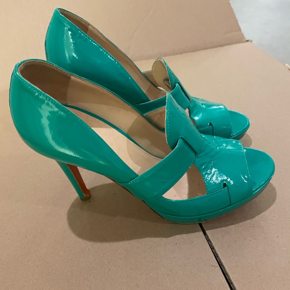 VERSACE GREEN PATENT LEATHER HEELS